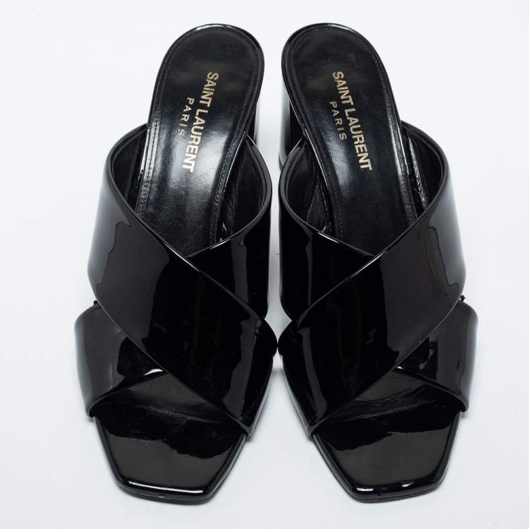 مملوكة مسبقًا Saint Laurent Black Patent Leather Loulou Slide Sandals Size 38.5