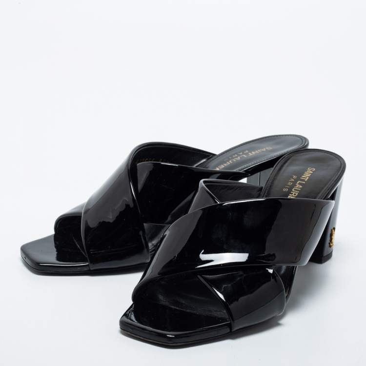 مملوكة مسبقًا Saint Laurent Black Patent Leather Loulou Slide Sandals Size 38.5