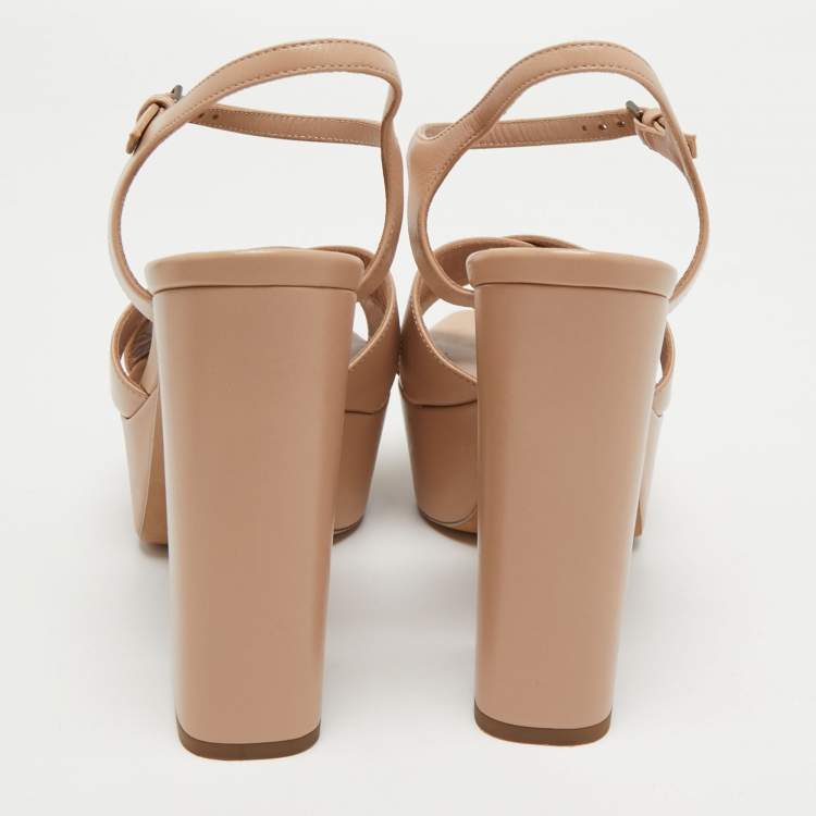 مملوكة مسبقًا Saint Laurent Beige Leather Farrah Sandals Size 38.5