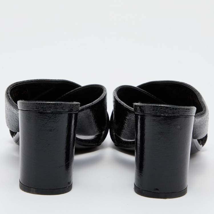 مملوكة مسبقًا Saint Laurent Black Patent Leather Loulou Cross Strap Slide Sandals Size 36