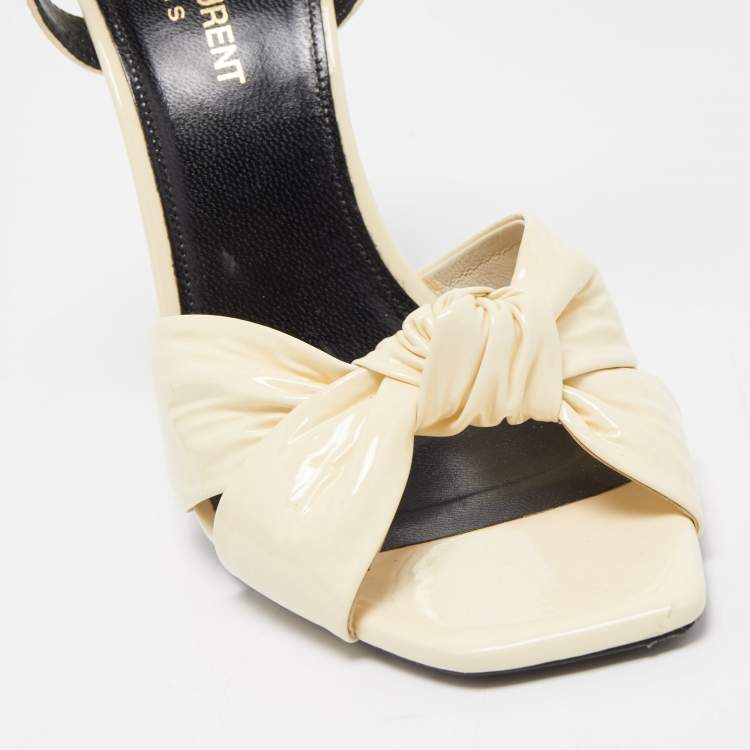 مملوكة مسبقًا Saint Laurent Cream Patent Leather Amy Sandals Size 38