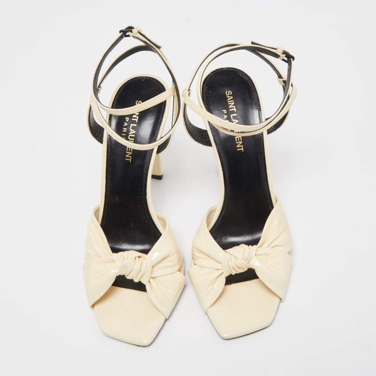 مملوكة مسبقًا Saint Laurent Cream Patent Leather Amy Sandals Size 38