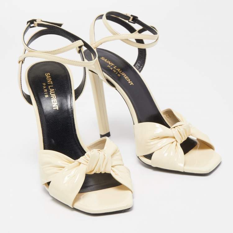 مملوكة مسبقًا Saint Laurent Cream Patent Leather Amy Sandals Size 38