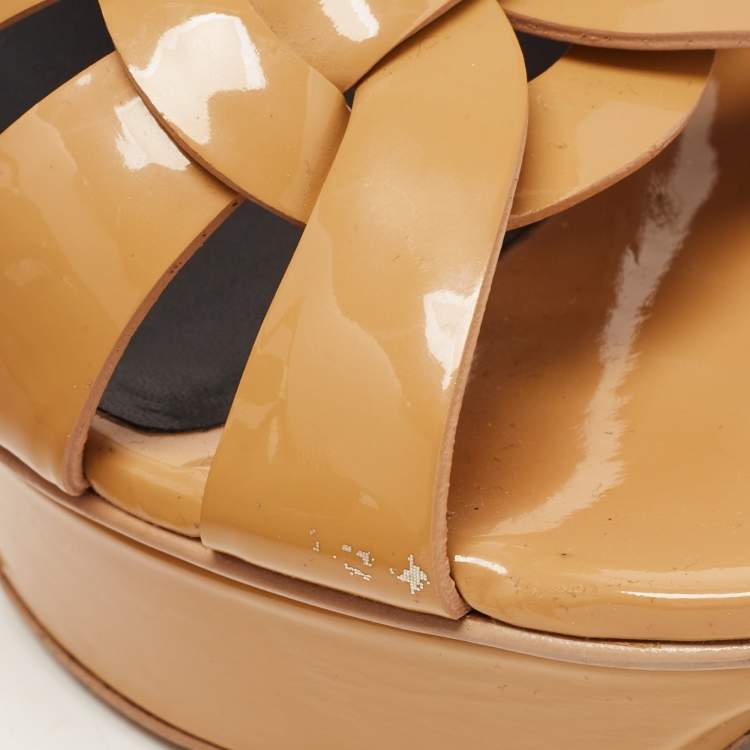 مملوكة مسبقًا Saint Laurent Beige Patent Leather Tribute Sandals Size 38