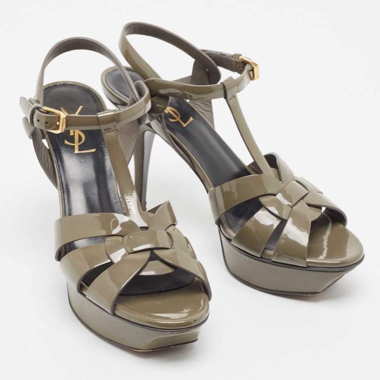 مملوكة مسبقًا Saint Laurent Grey Patent Leather Tribute Sandals Size 38