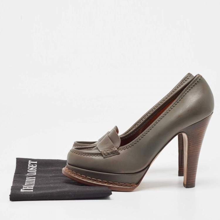 مملوكة مسبقًا Saint Laurent Grey Leather Platform Loafer Pumps Size 40