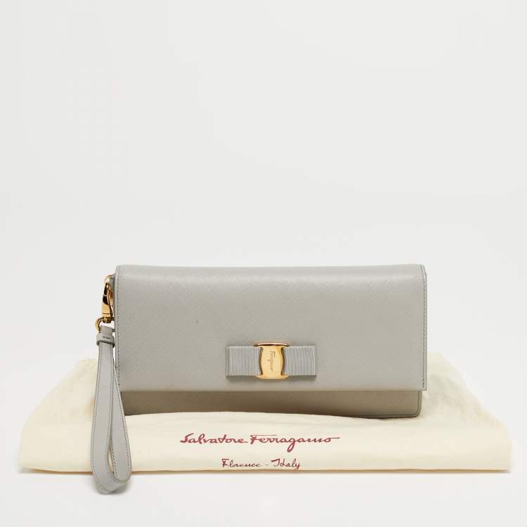 Pre Owned Salvatore Ferragamo Grey Leather Camy Wristlet Clutch