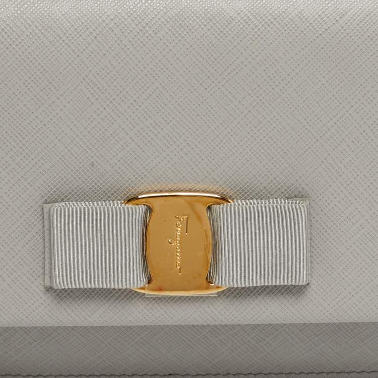 Pre Owned Salvatore Ferragamo Grey Leather Camy Wristlet Clutch