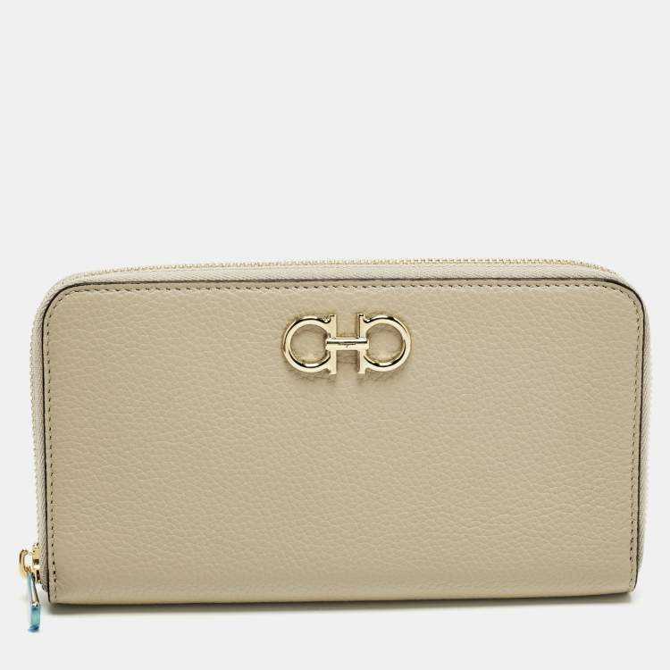 Pre Owned Salvatore Ferragamo Gancini Zip Beige Leather Continental Wallet