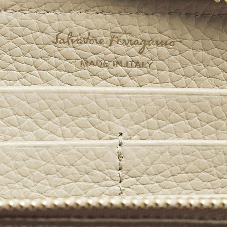 Pre Owned Salvatore Ferragamo Gancini Zip Beige Leather Continental Wallet