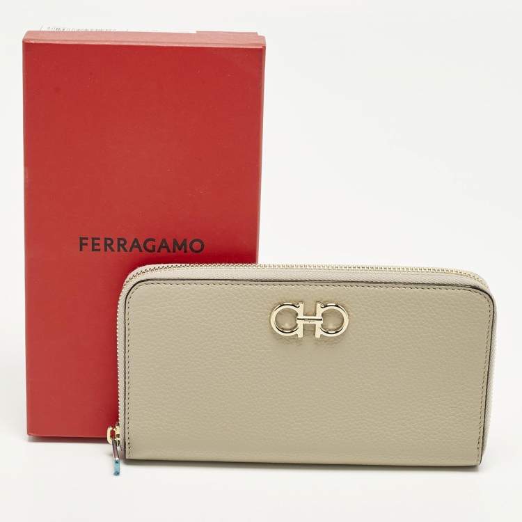 Pre Owned Salvatore Ferragamo Gancini Zip Beige Leather Continental Wallet