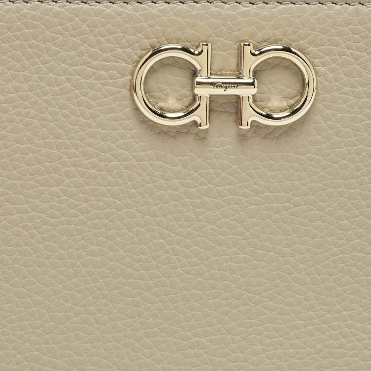 Pre Owned Salvatore Ferragamo Gancini Zip Beige Leather Continental Wallet