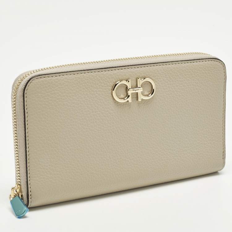 Pre Owned Salvatore Ferragamo Gancini Zip Beige Leather Continental Wallet