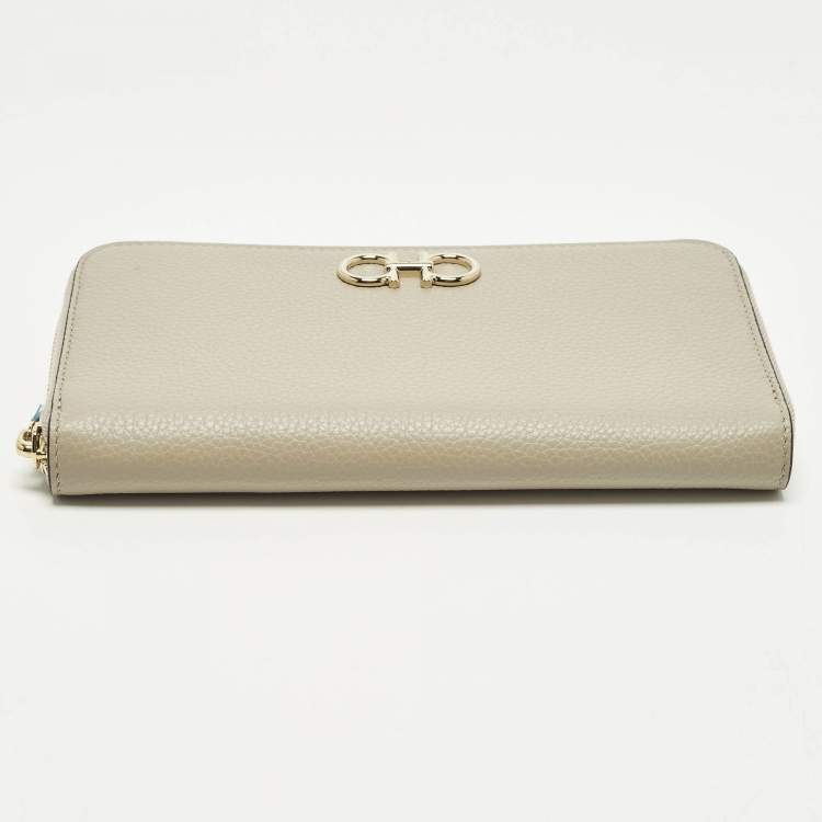 Pre Owned Salvatore Ferragamo Gancini Zip Beige Leather Continental Wallet