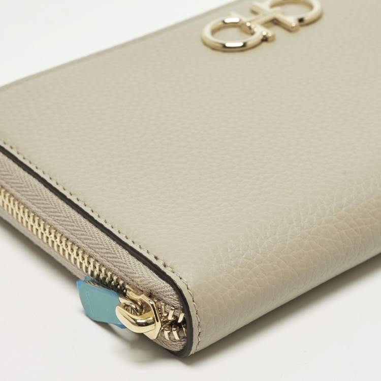 Pre Owned Salvatore Ferragamo Gancini Zip Beige Leather Continental Wallet