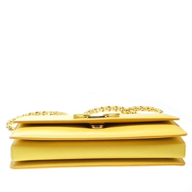 مملوكة مسبقًا Salvatore Ferragamo Yellow Leather Ginny Shoulder Bag