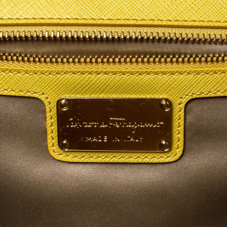 مملوكة مسبقًا Salvatore Ferragamo Yellow Leather Ginny Shoulder Bag