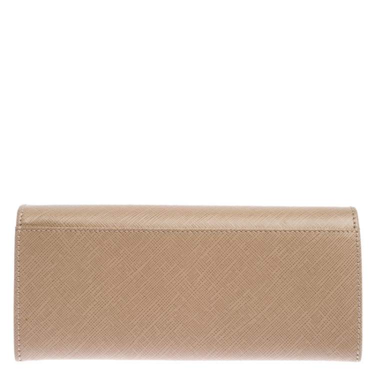 مملوكة مسبقًا Salvatore Ferragamo New Bisque Leather Vara Bow Wallet