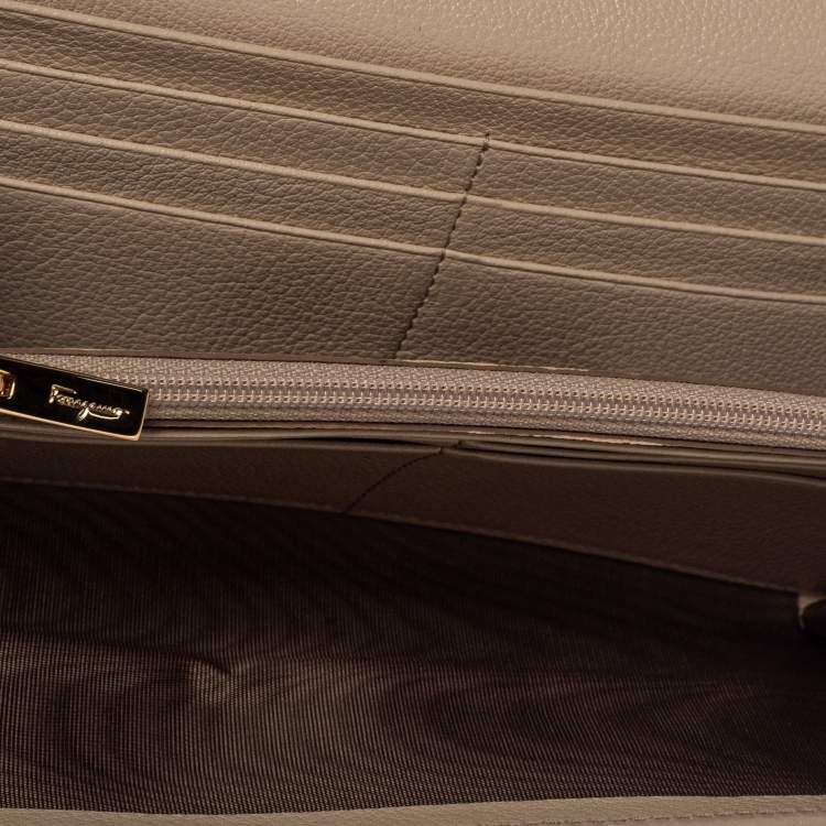 Pre Owned Salvatore Ferragamo Beige Leather Double Gancio Continental Wallet