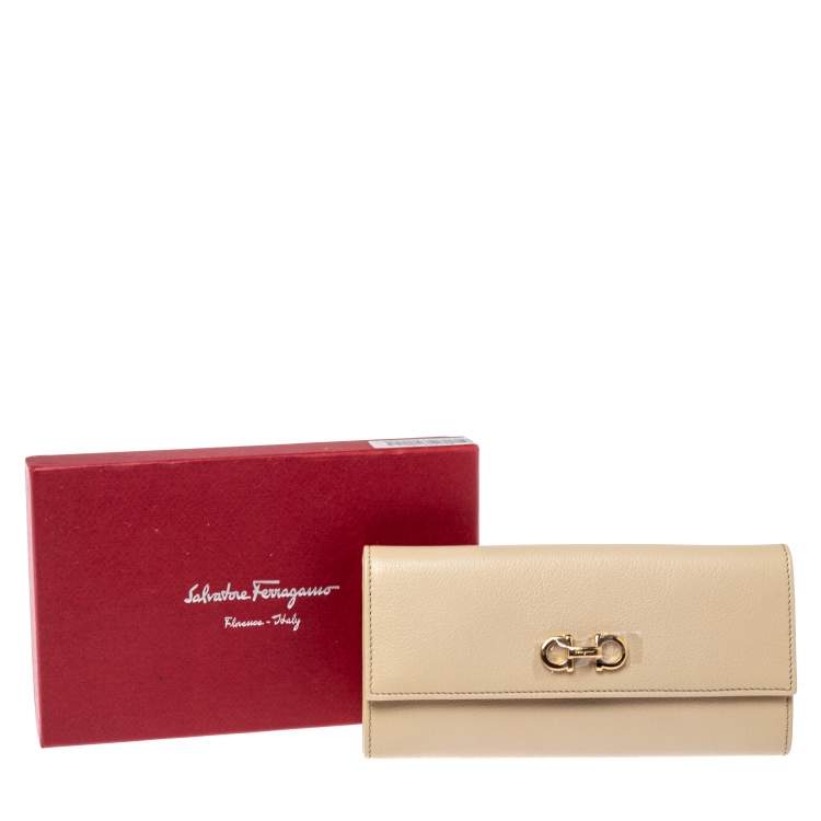 Pre Owned Salvatore Ferragamo Beige Leather Double Gancio Continental Wallet
