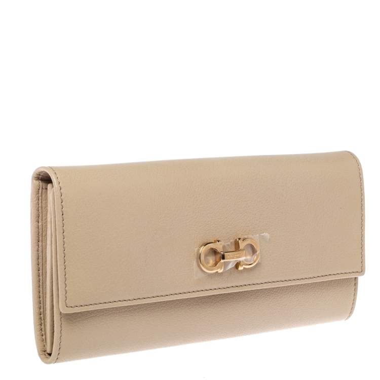 Pre Owned Salvatore Ferragamo Beige Leather Double Gancio Continental Wallet