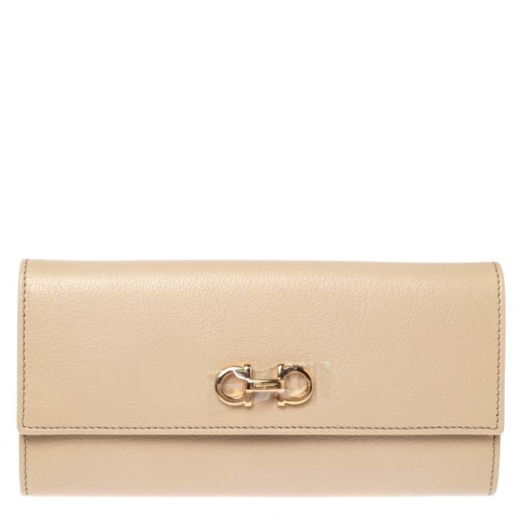 Pre Owned Salvatore Ferragamo Beige Leather Double Gancio Continental Wallet