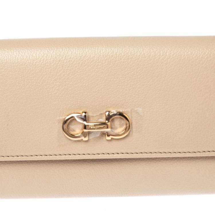 Pre Owned Salvatore Ferragamo Beige Leather Double Gancio Continental Wallet