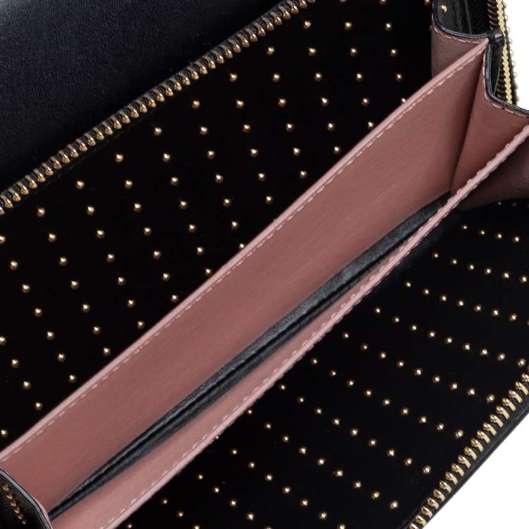 Pre Owned Salvatore Ferragamo Black Leather Vara RW Flap Shoulder Bag