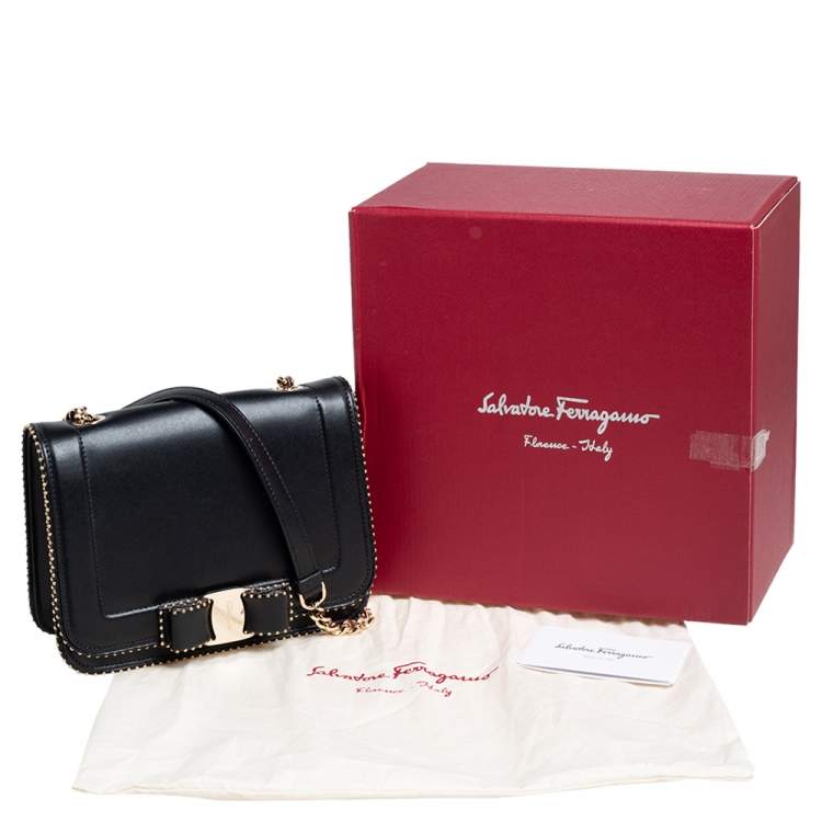 Pre Owned Salvatore Ferragamo Black Leather Vara RW Flap Shoulder Bag