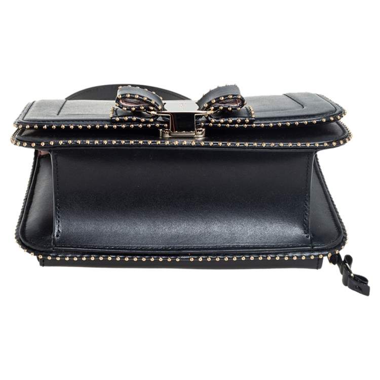 Pre Owned Salvatore Ferragamo Black Leather Vara RW Flap Shoulder Bag