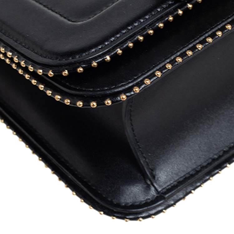 Pre Owned Salvatore Ferragamo Black Leather Vara RW Flap Shoulder Bag