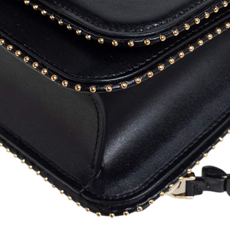 Pre Owned Salvatore Ferragamo Black Leather Vara RW Flap Shoulder Bag