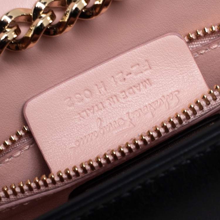 Pre Owned Salvatore Ferragamo Black Leather Vara RW Flap Shoulder Bag