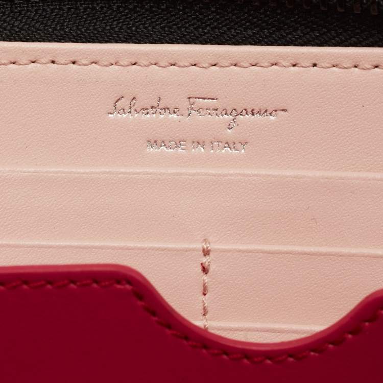 Pre Owned Salvatore Ferragamo Black Leather Vara Bow Zip Around Wallet