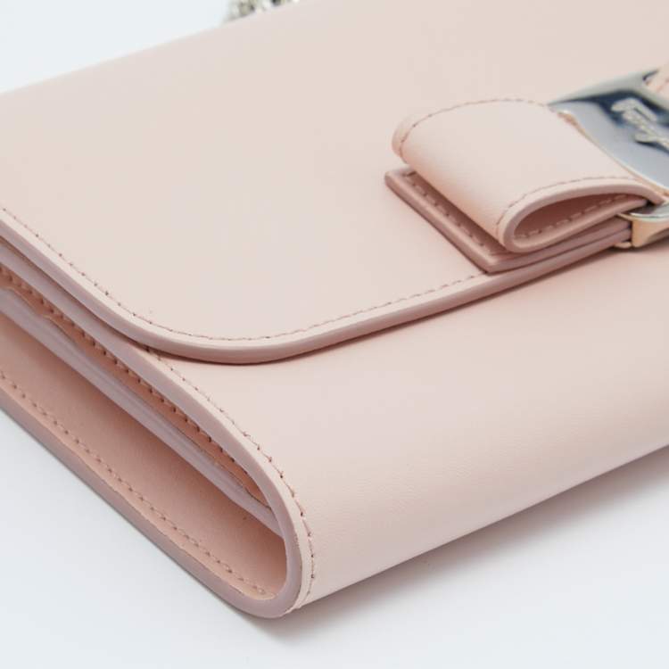 Pre Owned Salvatore Ferragamo Light Pink Leather Vara Bow Wallet on Chain