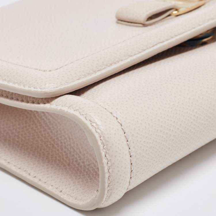 مملوكة مسبقًا Salvatore Ferragamo Light Pink Leather Vara Bow Wallet on Chain 