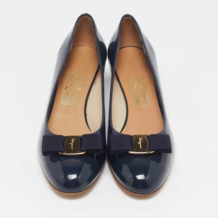Pre Owned Salvatore Ferragamo Navy Blue Patent Leather Vara Bow Pumps Size 40