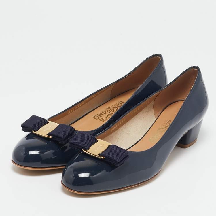 Pre Owned Salvatore Ferragamo Navy Blue Patent Leather Vara Bow Pumps Size 40