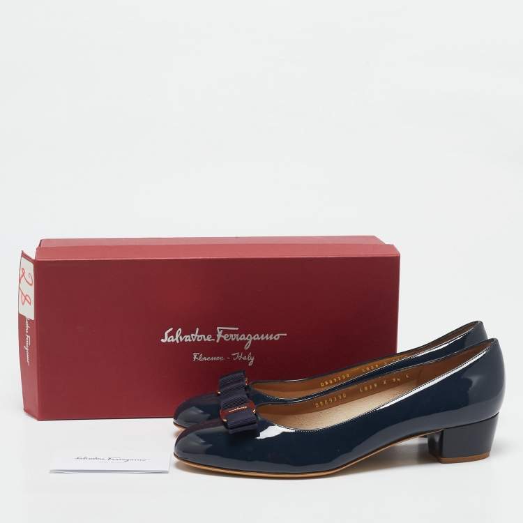 Pre Owned Salvatore Ferragamo Navy Blue Patent Leather Vara Bow Pumps Size 40