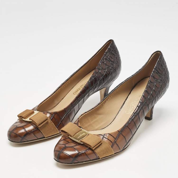 مملوكة مسبقًا Salvatore Ferragamo Ombre Brown Crocodile Carla Pumps Size 40.5