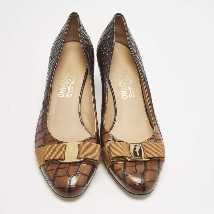 مملوكة مسبقًا Salvatore Ferragamo Ombre Brown Crocodile Carla Pumps Size 40.5