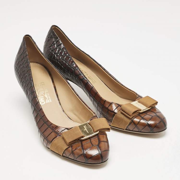 مملوكة مسبقًا Salvatore Ferragamo Ombre Brown Crocodile Carla Pumps Size 40.5