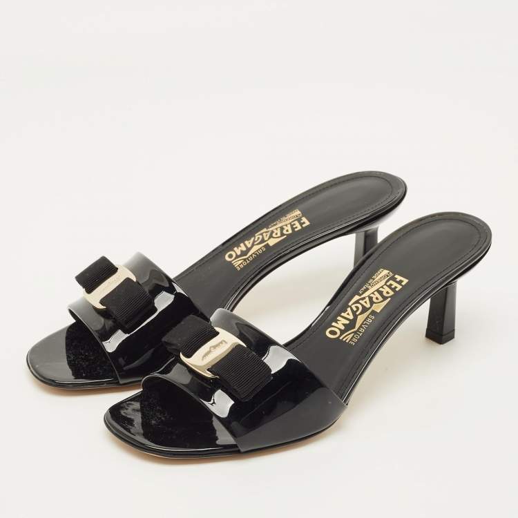 Pre Owned Salvatore Ferragamo Vara Bow Size 39.5 Black Patent Leather Slide Sandals
