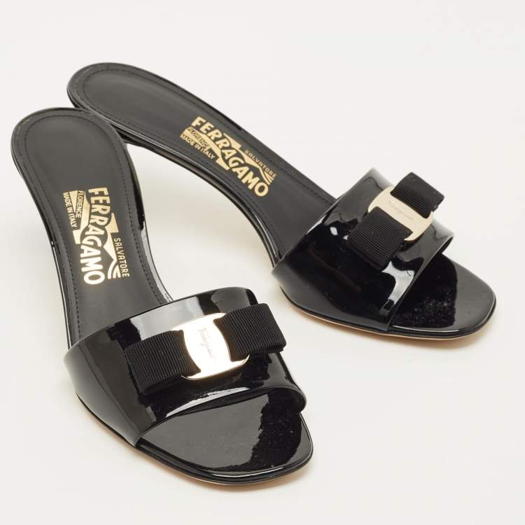 Pre Owned Salvatore Ferragamo Vara Bow Size 39.5 Black Patent Leather Slide Sandals