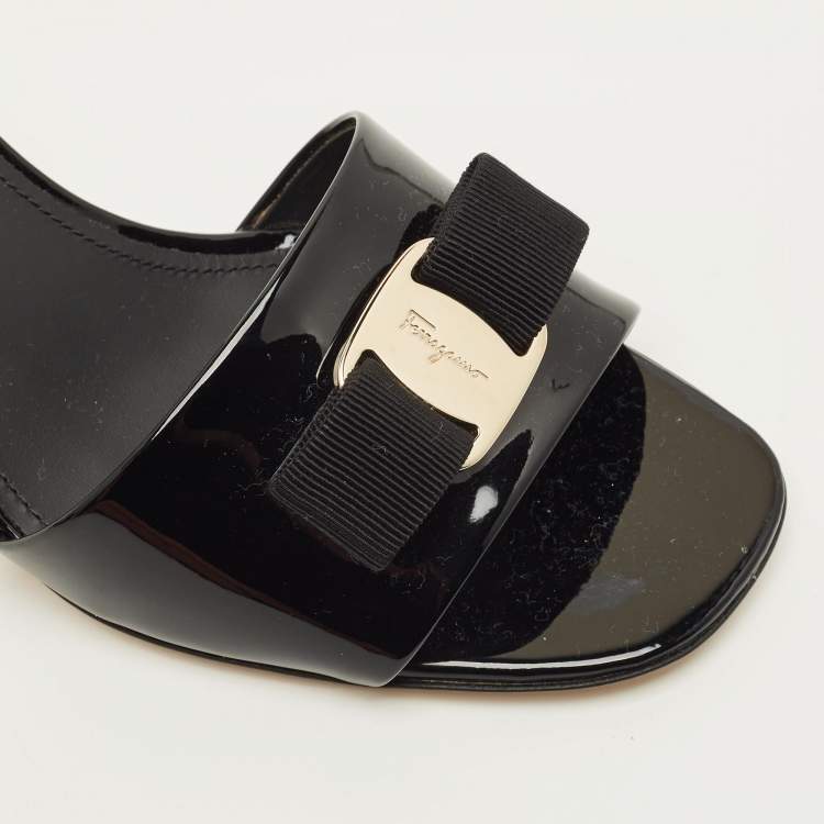 Pre Owned Salvatore Ferragamo Vara Bow Size 39.5 Black Patent Leather Slide Sandals