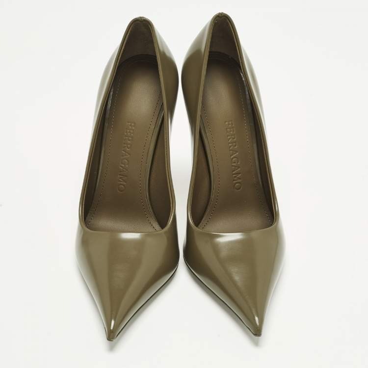 مملوكة مسبقًا Salvatore Ferragamo Size 35.5 Green Leather Pointed Toe Pumps
