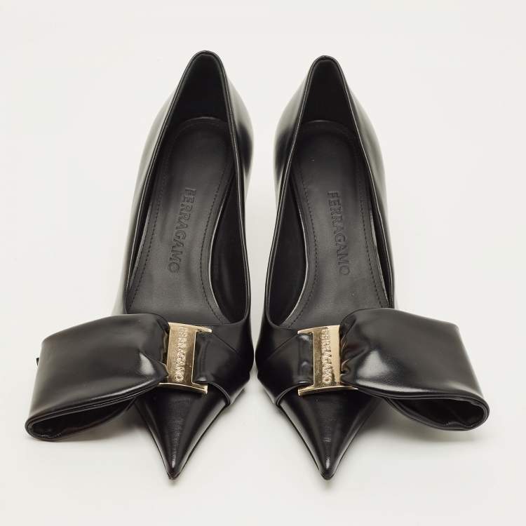 Pre Owned Salvatore Ferragamo Erica Size 37 Black Leather Pumps