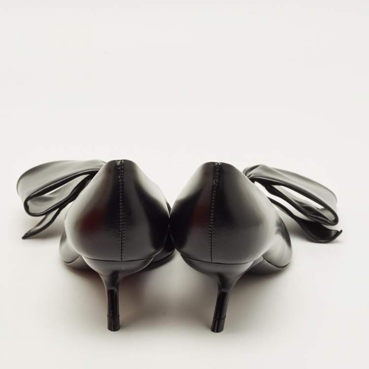 Pre Owned Salvatore Ferragamo Erica Size 37 Black Leather Pumps