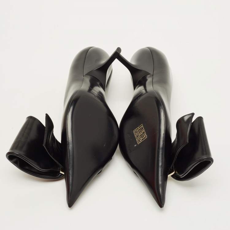 Pre Owned Salvatore Ferragamo Erica Size 37 Black Leather Pumps