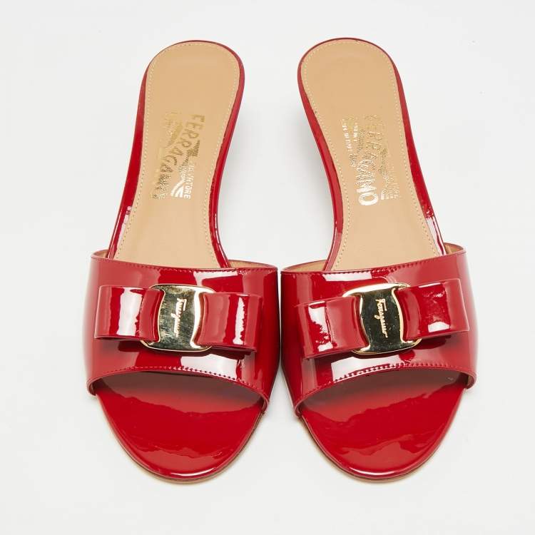 Pre Owned Salvatore Ferragamo Size 40 Red Patent Leather Vara Bow Slide Sandals